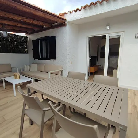 Con Jardin Privado Junto Al Yumbo 아파트 *