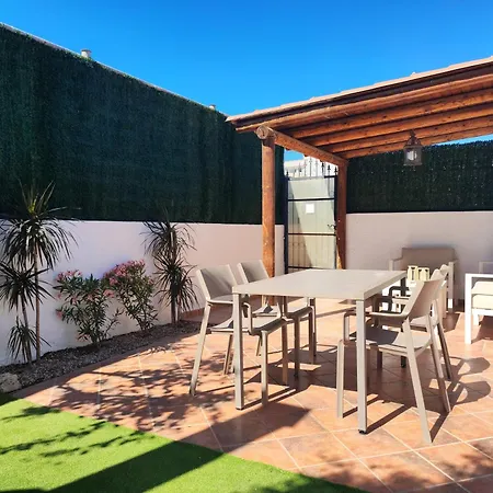 Con Jardin Privado Junto Al Yumbo Apartamento