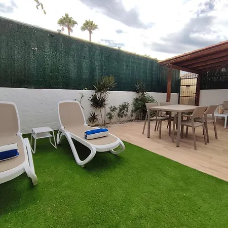 Con Jardin Privado Junto Al Yumbo * プラヤ・デル・イングレス