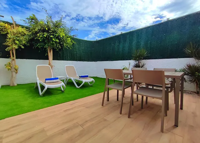 شقة Con Jardin Privado Junto Al Yumbo بلايا ديل إنغلز